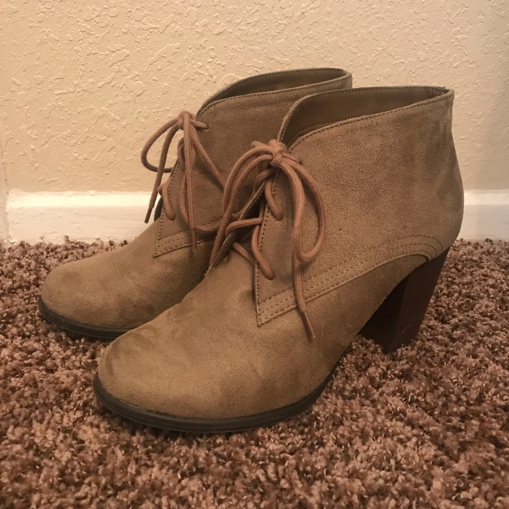 ✨SALE✨ Attention Tan Suede Heeled Booties